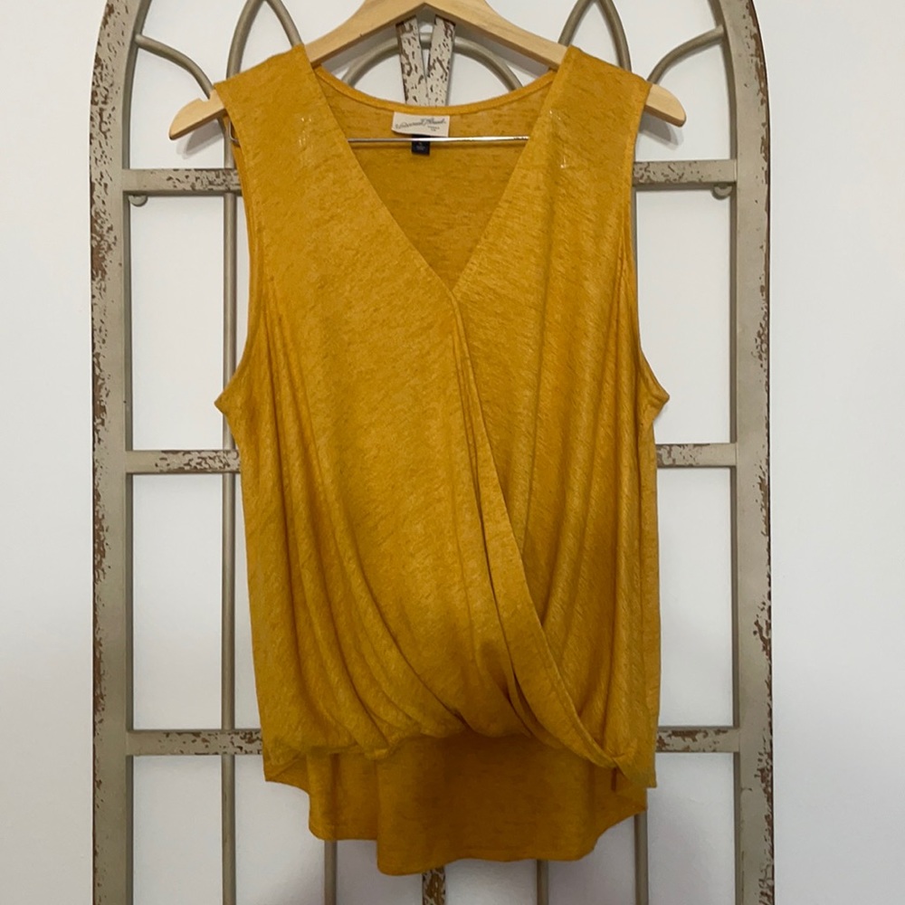 Women’s Universal Thread top